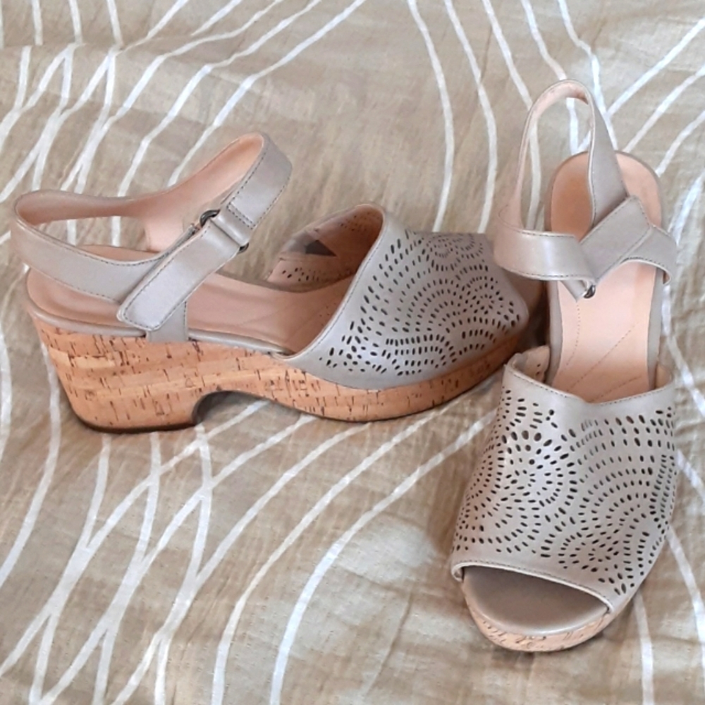 Clark's Artisan Taupe Sandals